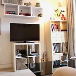 Charming Studio Near Republique